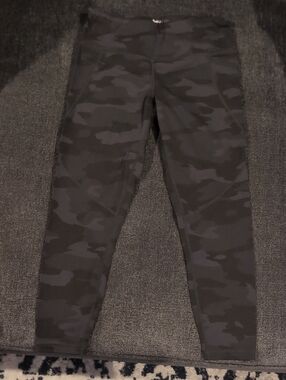 Sweaty Betty Black Camo Power 7/8 Leggings